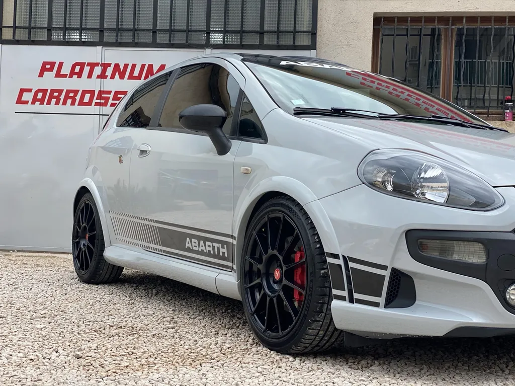 Réparation carrosserie FIAT Punto Abarth proche d’Aubagne et de Marseille 
