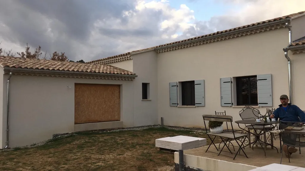 Intervention immédiate pour soudure ou réparation sur gouttière zinc ancienne à L'Isle-sur-la-Sorgue avec évaluation sur place