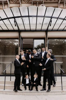 Un Pavillon raffiné pour un mariage Québécois avec cérémonie laïque vue lac dans le Bois de Boulogne à Paris