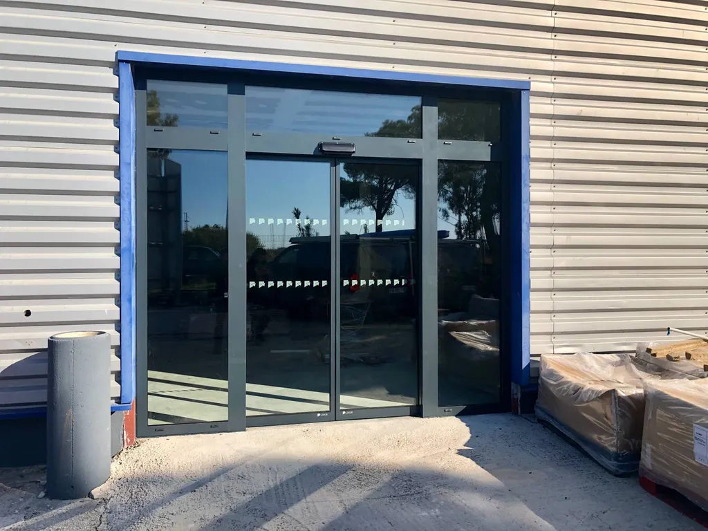 Dépannage en urgence d’une porte automatique coulissante Tormax à Aix en Provence