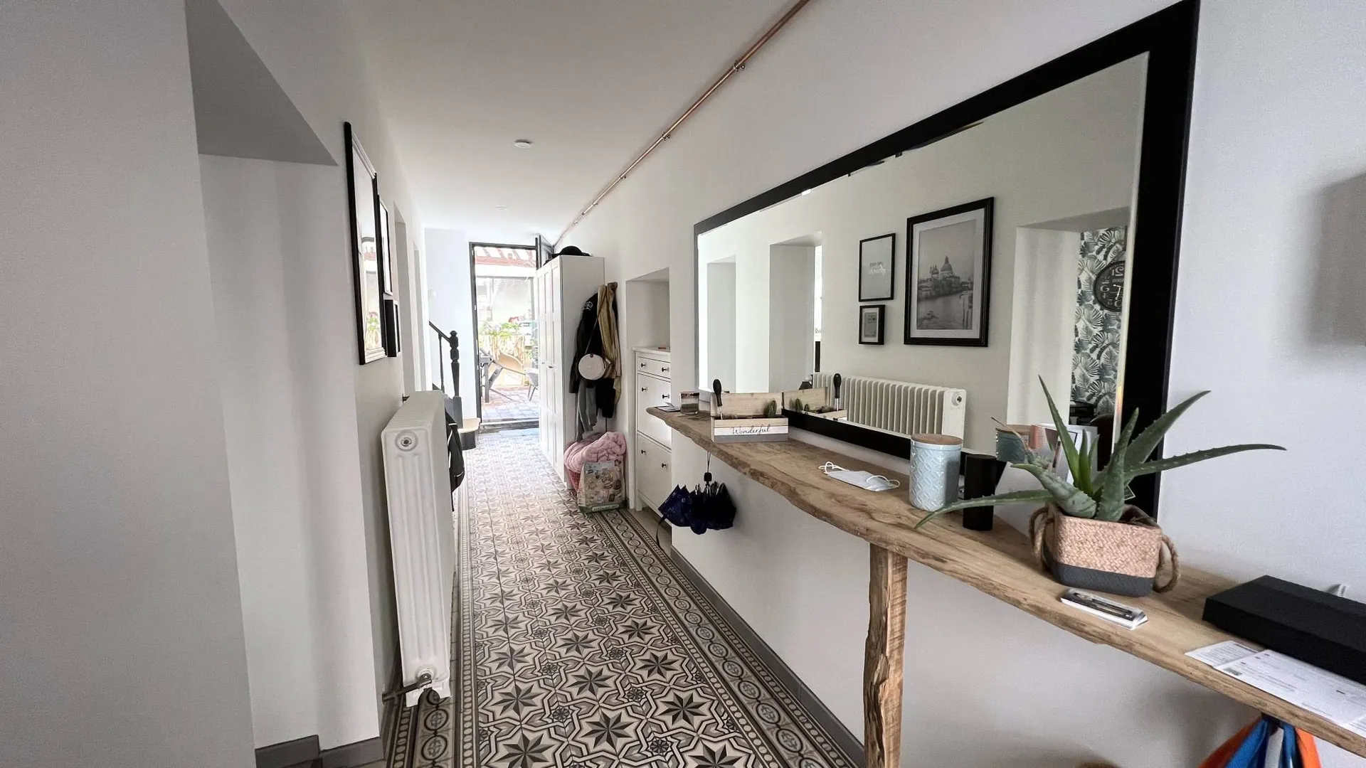 Charmante maison de ville 147m², 3 chambres, cour intérieure, cave voûtée et belles prestations, à proximité immédiate des commerces et services du centre de Eu 76260.