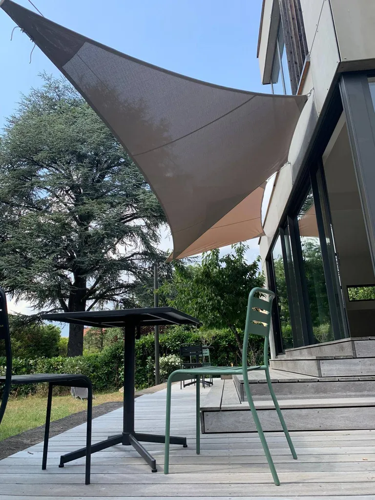 Les Voiles de Lyon, votre prestataire spécialisé dans les voiles d'ombrage pour les particuliers et les professionnels à Lyon et sa région
