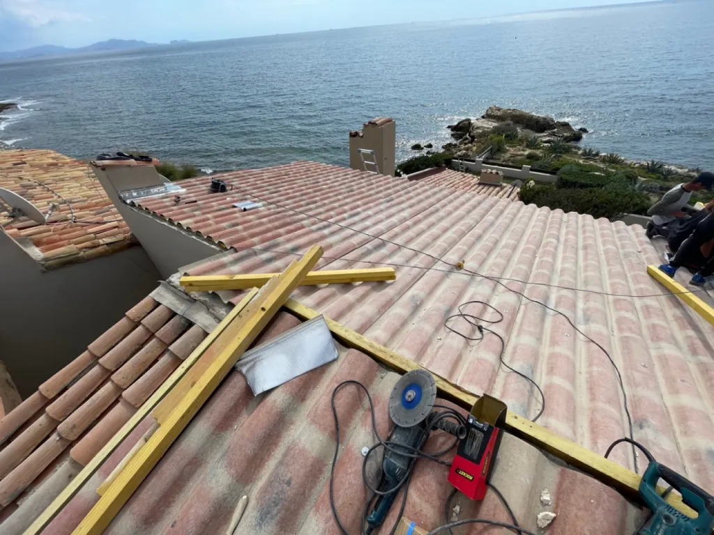 Changement d’une toiture de maison en P.S.T Canal sur Sausset les Pins près de Martigues