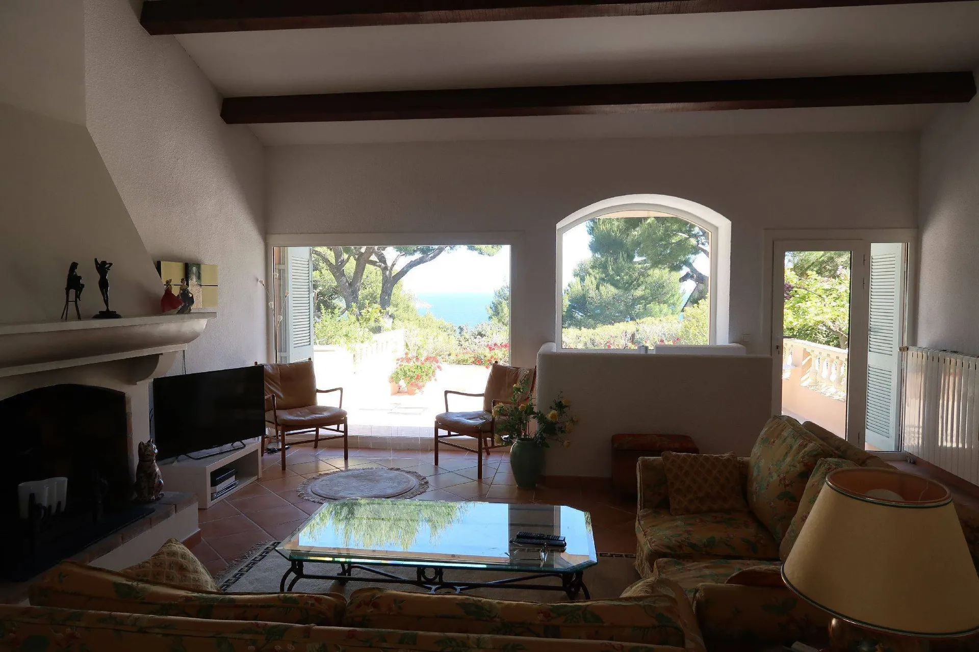 Salon vue mer villa a vendre a cassis prestige