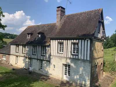 A VENDRE Manoir en colombages avec 100 ha de terres, dans la Région de VIMOUTIERS 61120