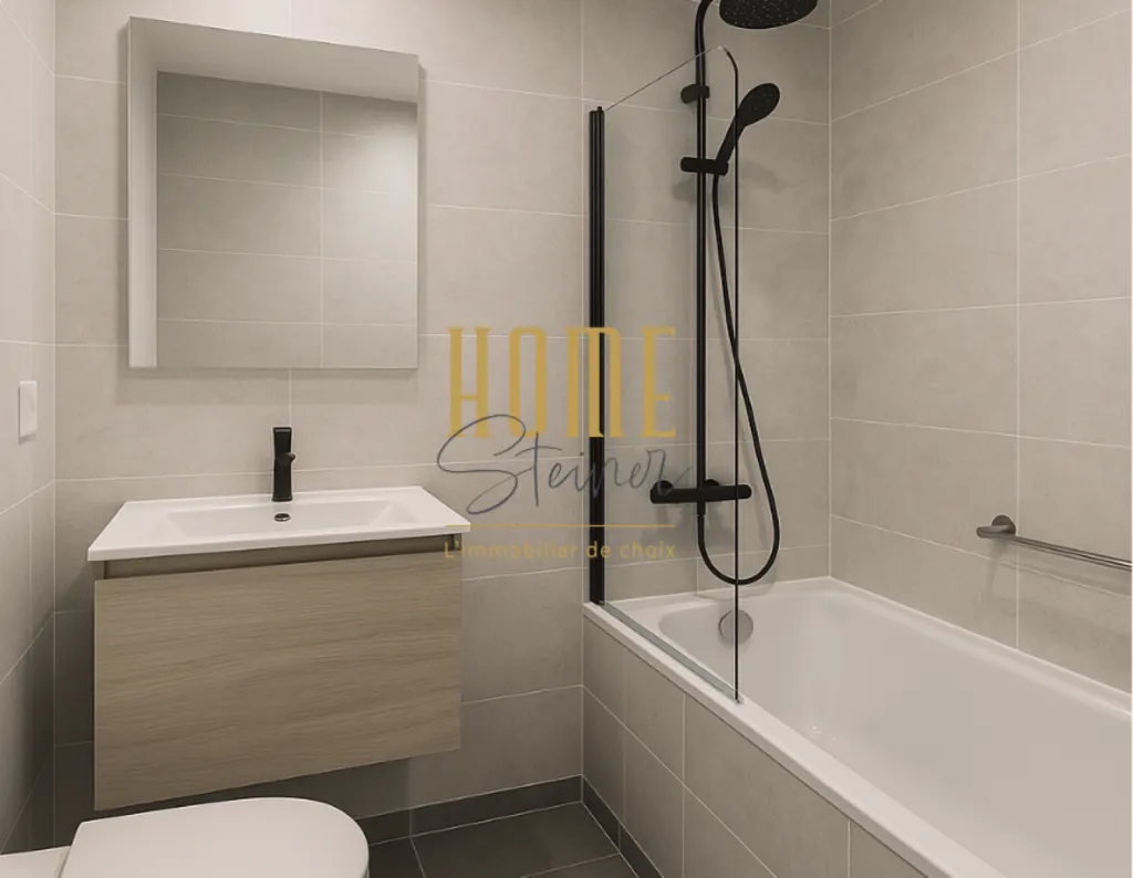 Salle de bain bien agencée