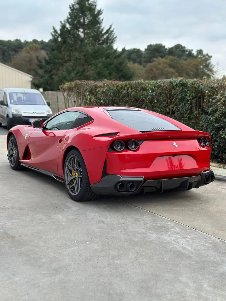 Pose d'un ppf de la marque Suntek sur une Ferrari DSP service Le Mans 