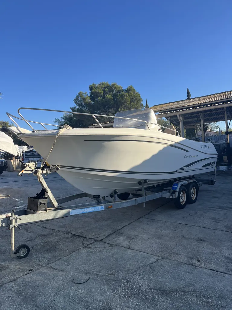 Toni Marine propose à la vente ce Jeanneau Cap Camarat 7.5 CC d'occasion équipé d'un moteur Yamaha 225 CV disponible à La Londe les Maures près de Hyères