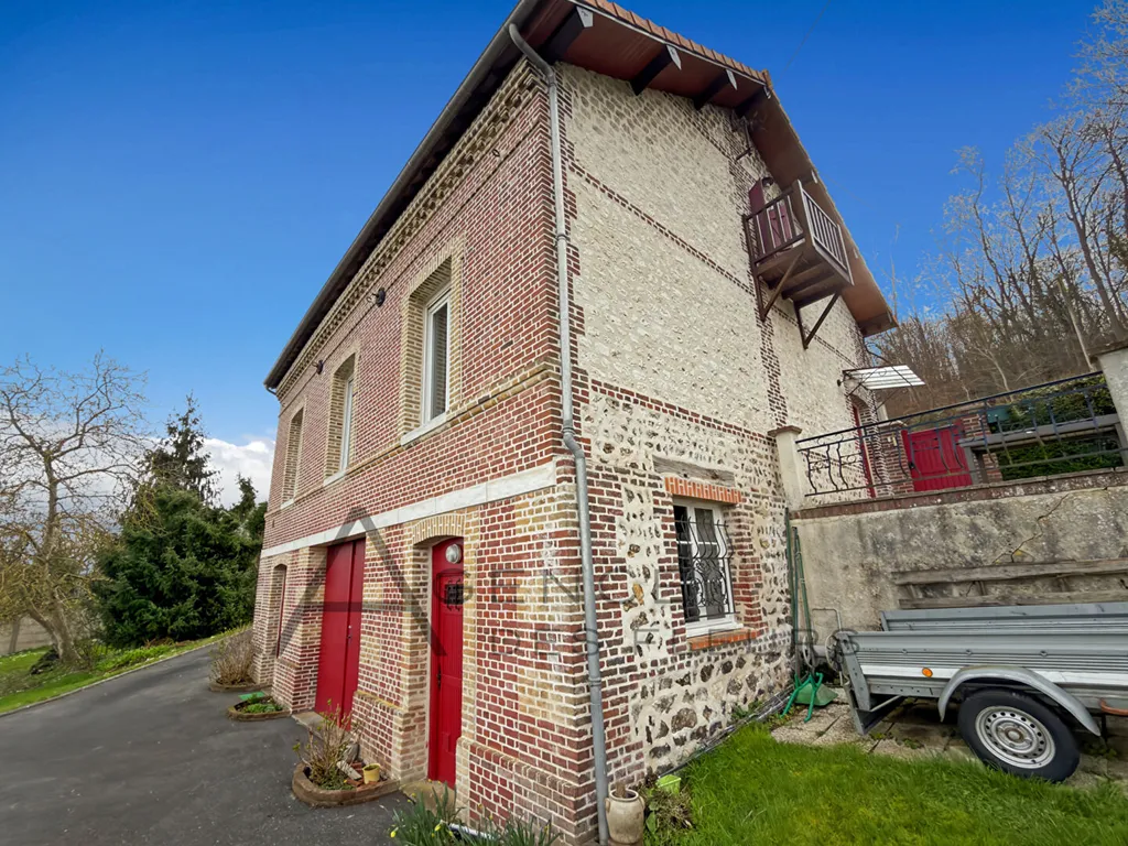 A vendre maison familiale de 131 m² édifiée sur 3425 m² de terrain commune de ELBEUF 76500