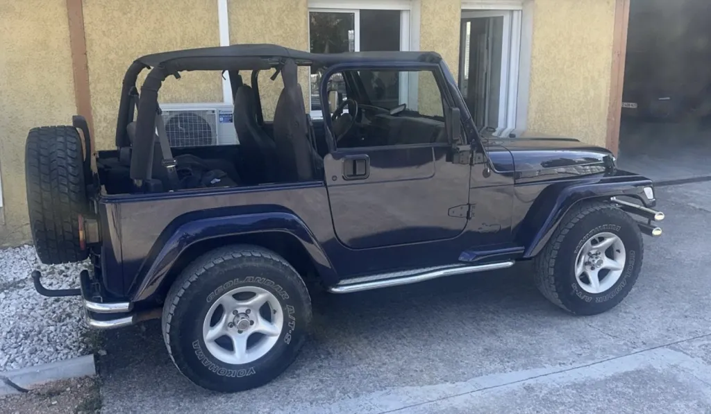 Louez une Jeep Wrangler 4.0L à Flassans entre Brignoles et Draguignan