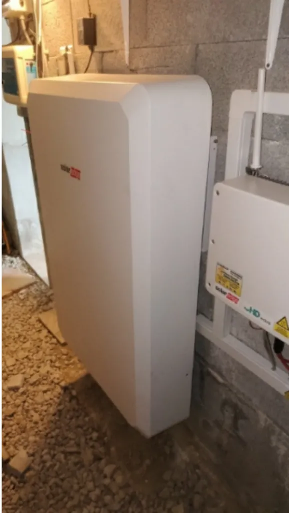 Pose d'une batterie de stockage physique par Provence Energie Solaire Service à La Ciotat