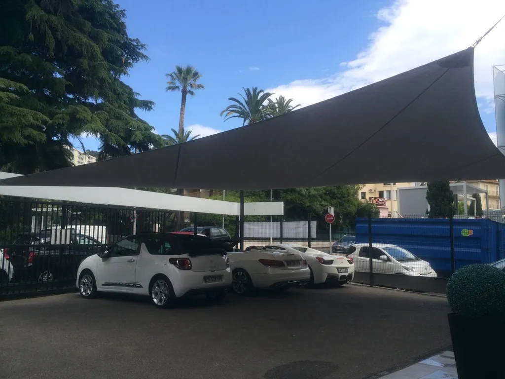Voile d'ombrage pour parking à Cannes 