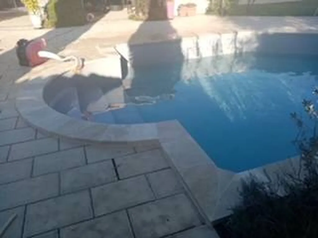 Acheter des margelles Light pour tour de piscine sur Ambarès et Lagrave