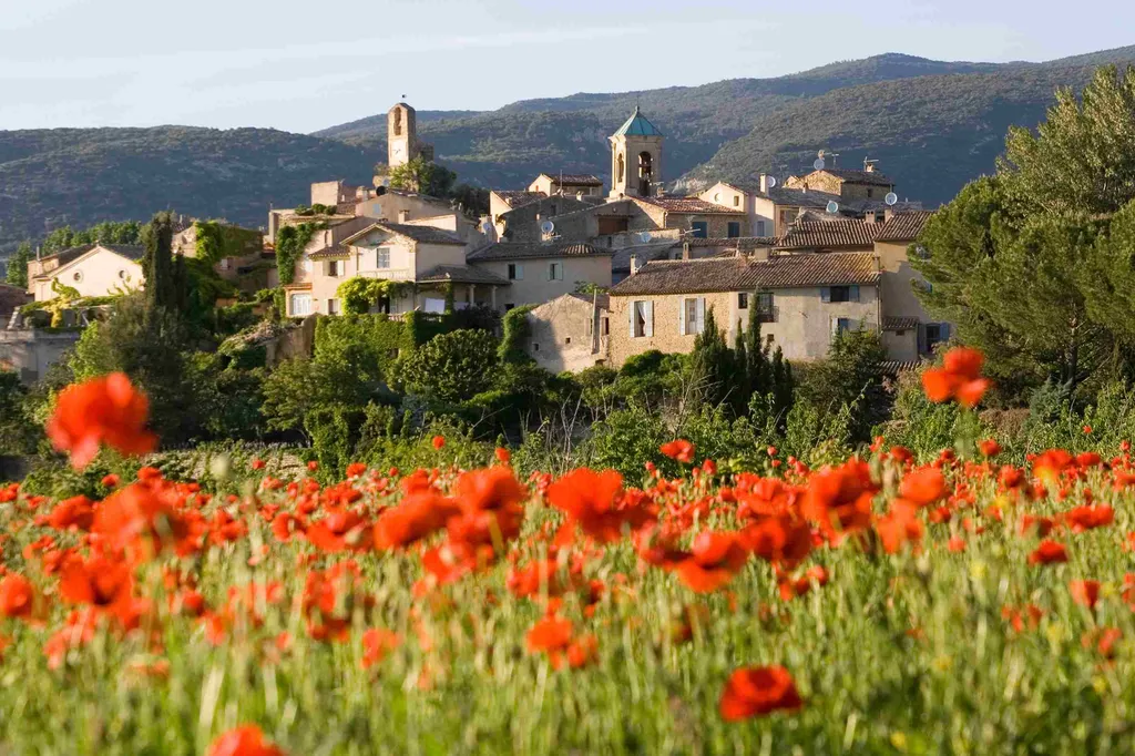 Les 7 Plus Beaux Villages du Luberon pour des Photos de Mariage Inoubliables. 