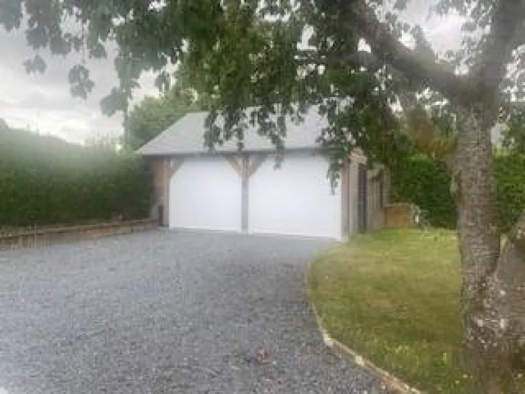 A saisir maison de 111 m² édifiée sur un terrain de 841 m² sur la commune de SAINT CYR LA CAMPAGNE