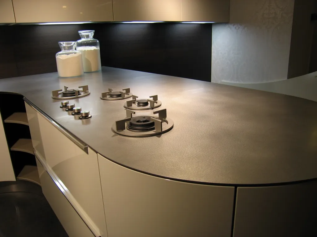 Cuisine design avec plans de travail inox et bruleurs individuel à gaz i-Cooking Monaco 