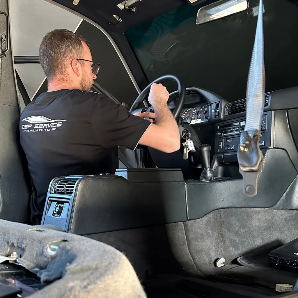 Rénovation intérieure complète et débosselage sur une BMW M5 e34 près du Mans (72)