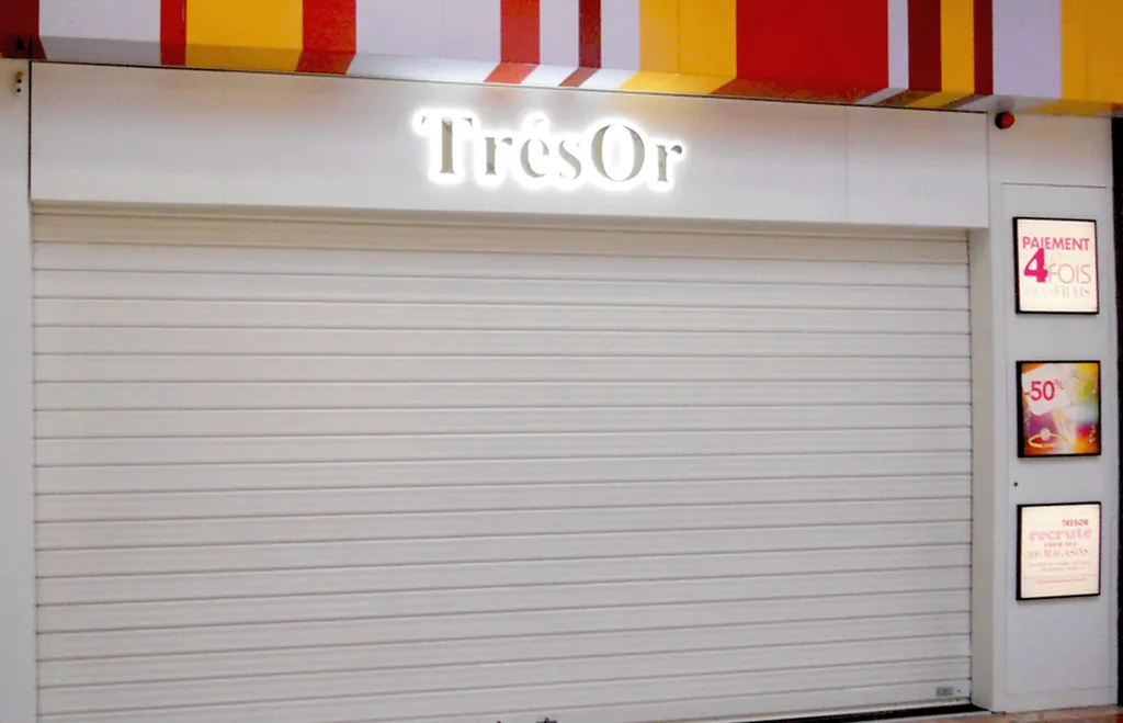 Rideau métallique de sécurité rigide pour commerce Bouches du Rhône