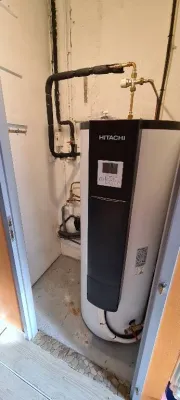 Chauffe eau solaire Yutampo de 270L installé à Gardanne à côté de Fuveau par Provence Energie Solaire Services