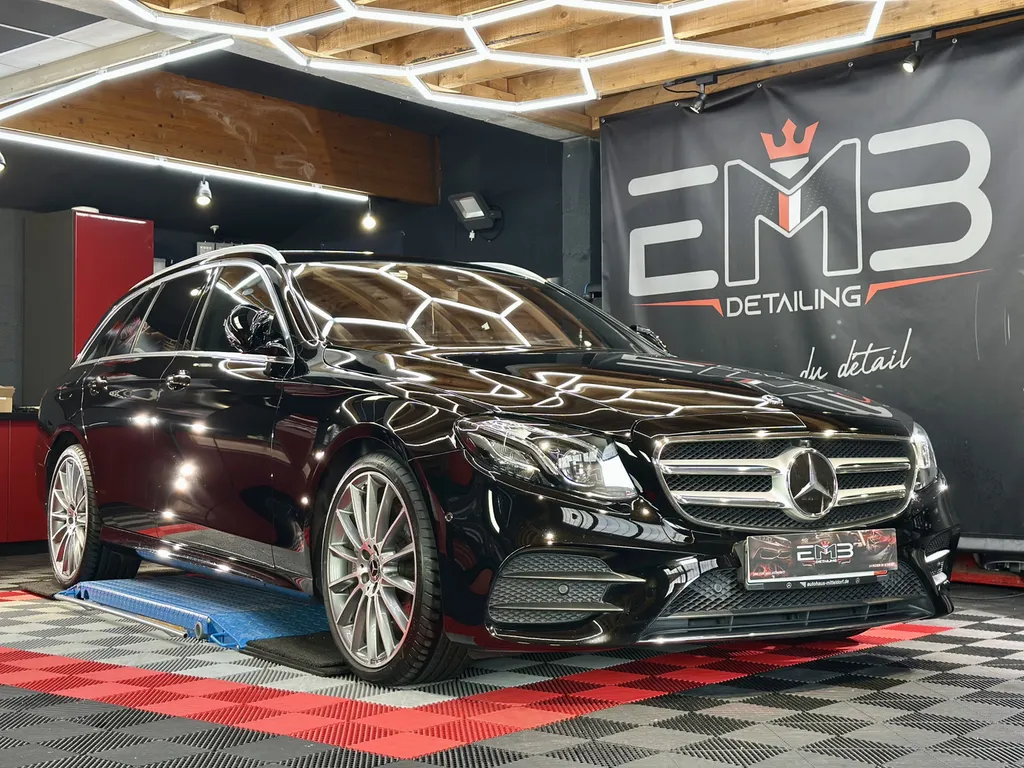 Mercedes E400 – Préparation esthétique haut de gamme & traitement céramique professionnel à Lyon et alentours 