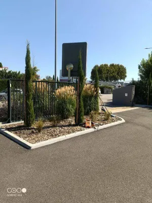 Contrat d'entretien d'espace vert pour entreprise à Avignon