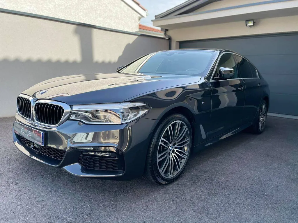 Rénovation de la peinture d'une voiture avec rayure à Lyon et dans l'ouest lyonnais