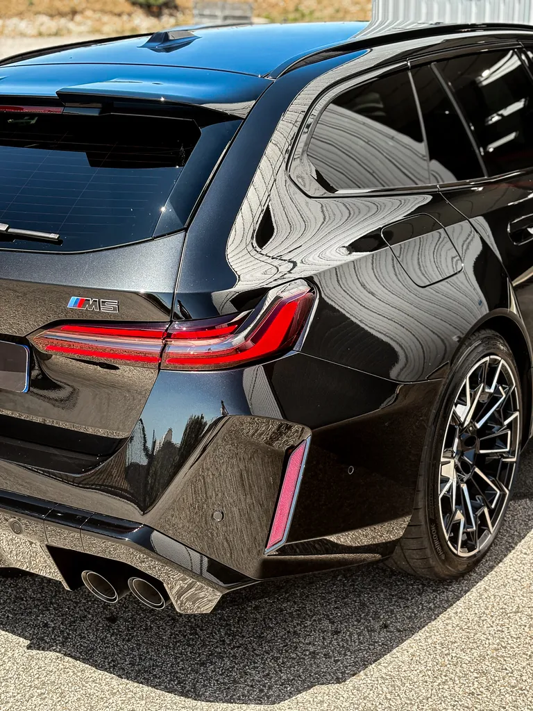 Bienvenue chez QTN​, votre partenaire pour nettoyer, rénover et protéger votre véhicule avec un service personnalisé, des finitions irréprochables et un accompagnement adapté à vos besoins.