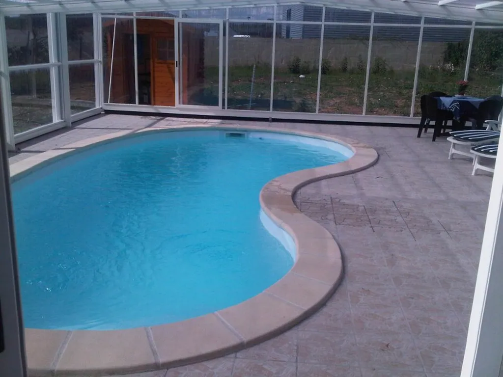 PISCINE PROVENCE POLYESTER SERIE UNION TYPE MADRID - Longueur 7m80 et largeur allant de 3m20 à 3m85 - FOND PENTE OU PLAT