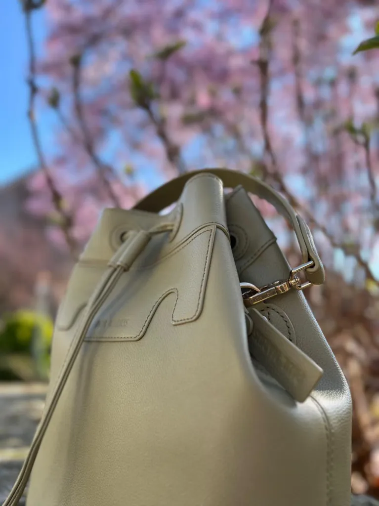 Sac Paul Marius Capucine dans sa teinte printanière amande disponible chez Evasion Eu