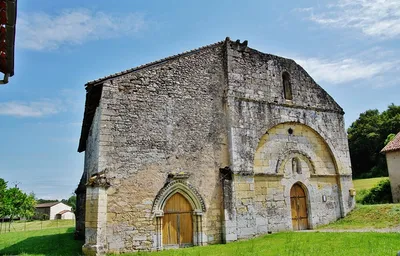 Vue authentique de Sainte‑Marie‑de‑Chignac en Dordogne, parfaite pour illustrer l’estimation professionnelle de votre camping‑car.