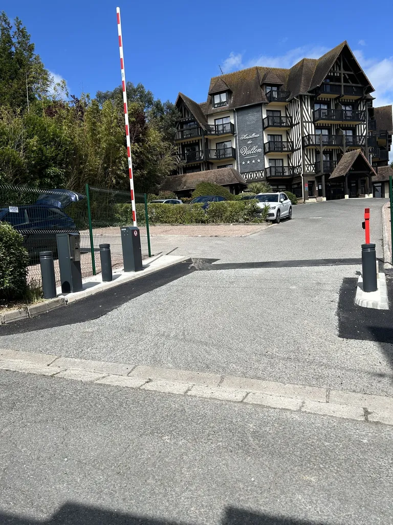 Installation de Systèmes de Contrôle d'Accès, Portails Industriels et Barrières Levantes pour Sites Professionnels à Rouen en Seine-Maritime (76)