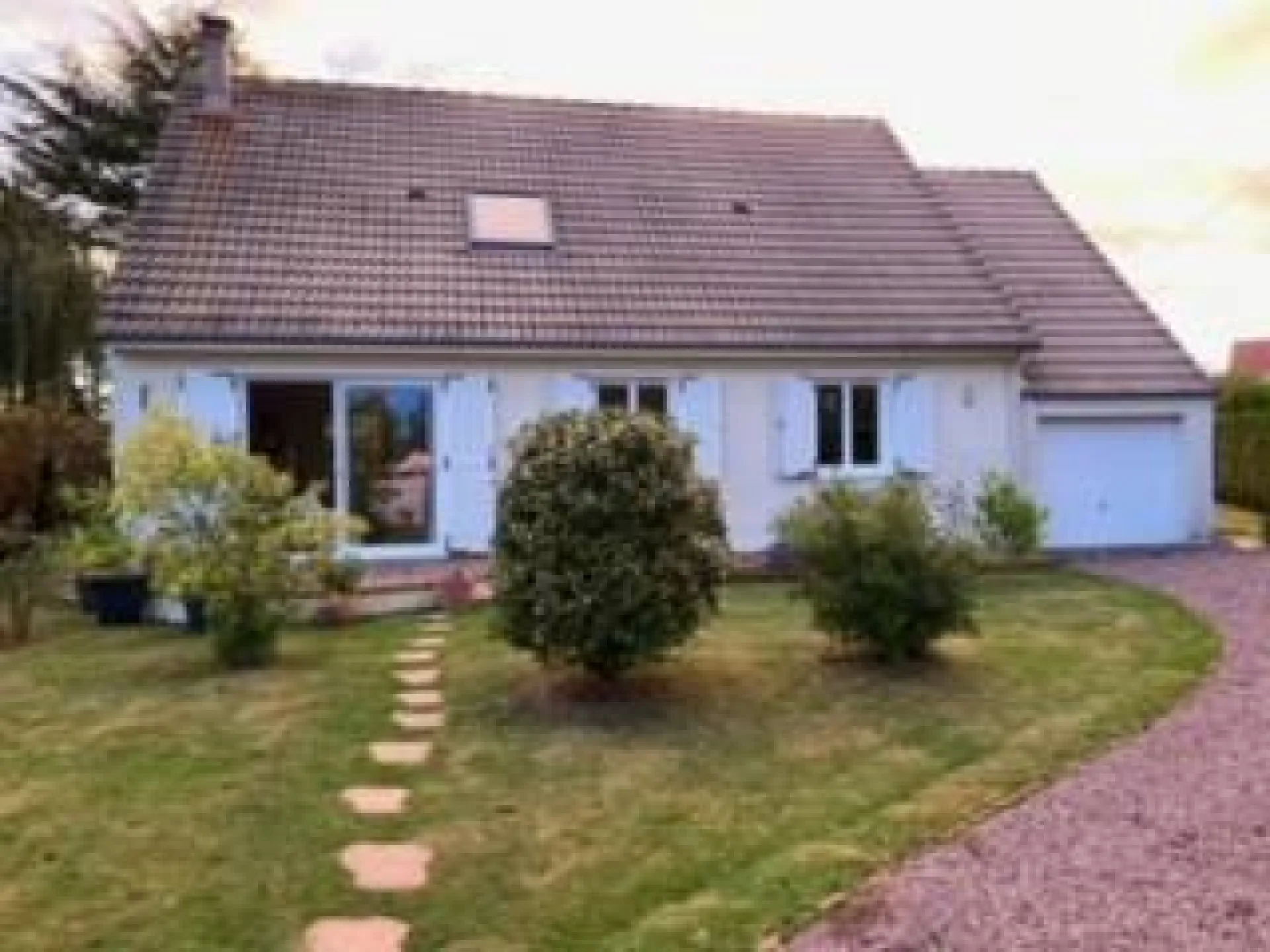 A acheter très beau pavillon de 130m² sur 865m² de terrain cloas avec garage sur la commune de SAINT OUEN DU TILLEUL 27670