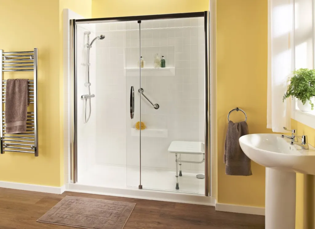 Remplacement baignoire par douche sénior sécurisée