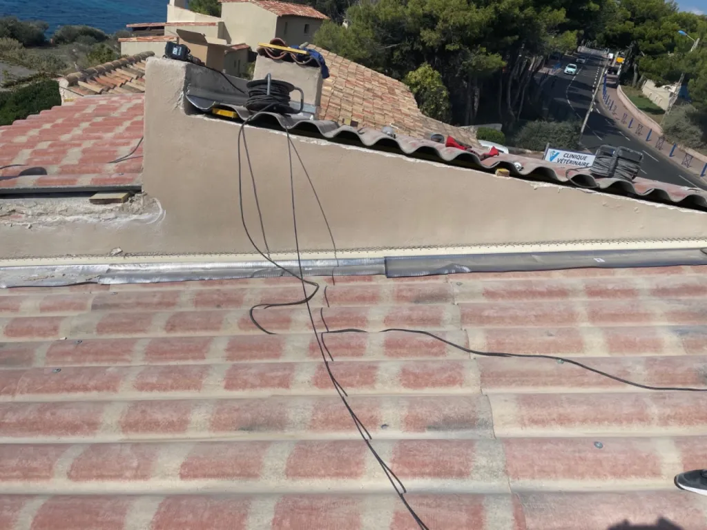 Changement d’une toiture de maison en P.S.T Canal sur Sausset les Pins près de Martigues