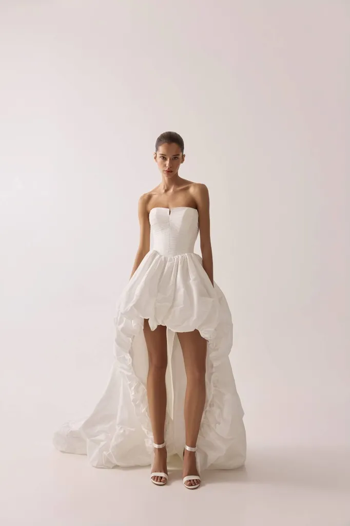 robe de mariage civil asymétrique à Marseille  