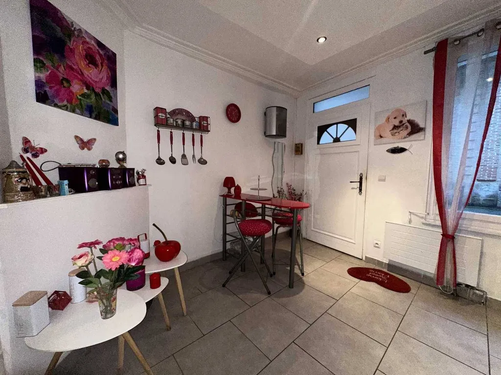 A vendre charmant studio de 24m2 à Dieppe, idéalement situé en plein centre-ville. Parfait pied-à-terre ou investissement locatif