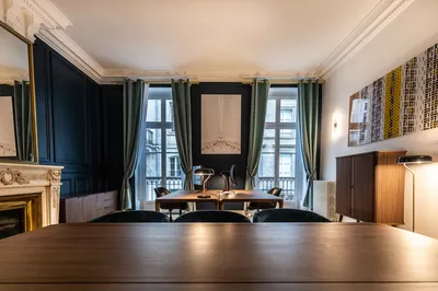 Aménagement haut de gamme de bureaux professionnels AKIKO Architecture à Bordeaux centre proche des Quinconces