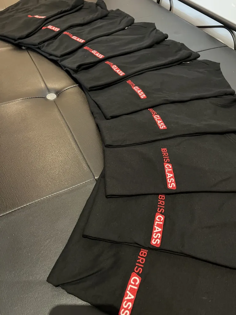 broderie coeur sur vêtement de travail à bordeaux