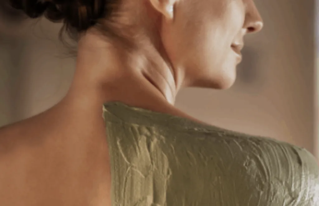 Enveloppement aux algues à Pessac : soin amincissant absorbant les actifs marins essentiels pour raffermir la peau