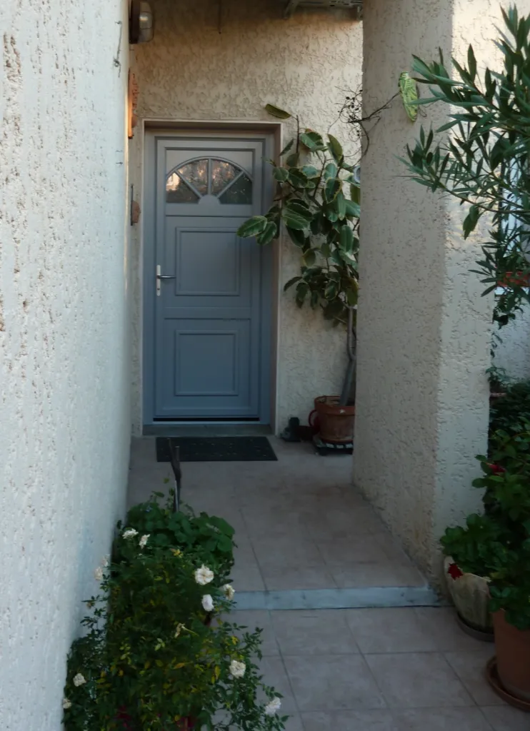 Porte d'entrée PVC Internorm KF200