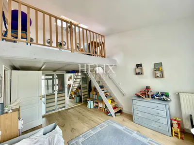 appartement en duplex comme une maison dans le centre ville du Vésinet proche commerce et gare RER