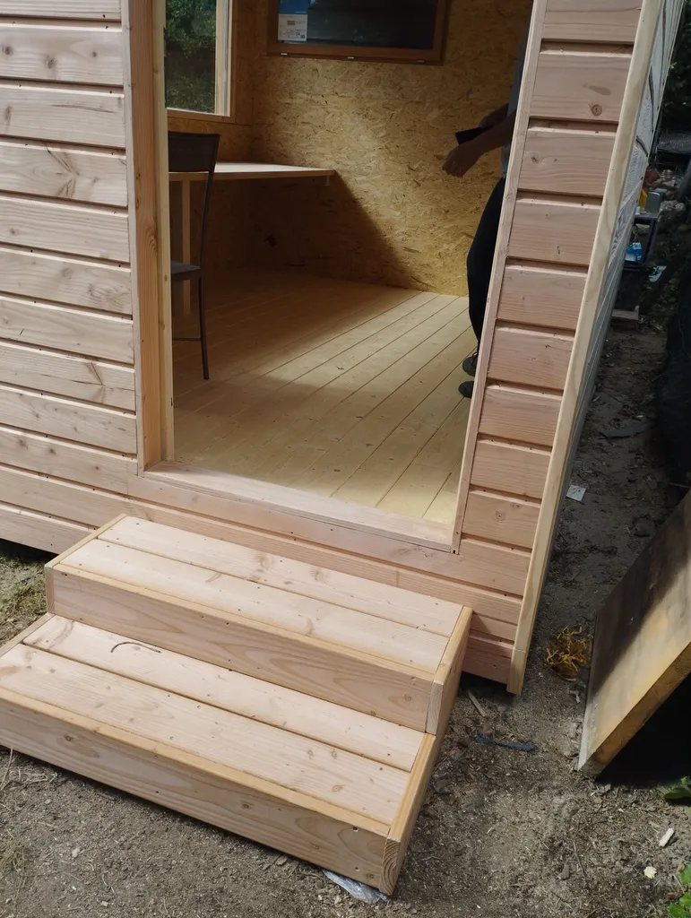 Bureau de jardin en bois Douglas fabriqué sur mesure par RC.Construction.Bois à Montagnac, Mèze, Pézenas, Sète et dans le Bassin de Thau.