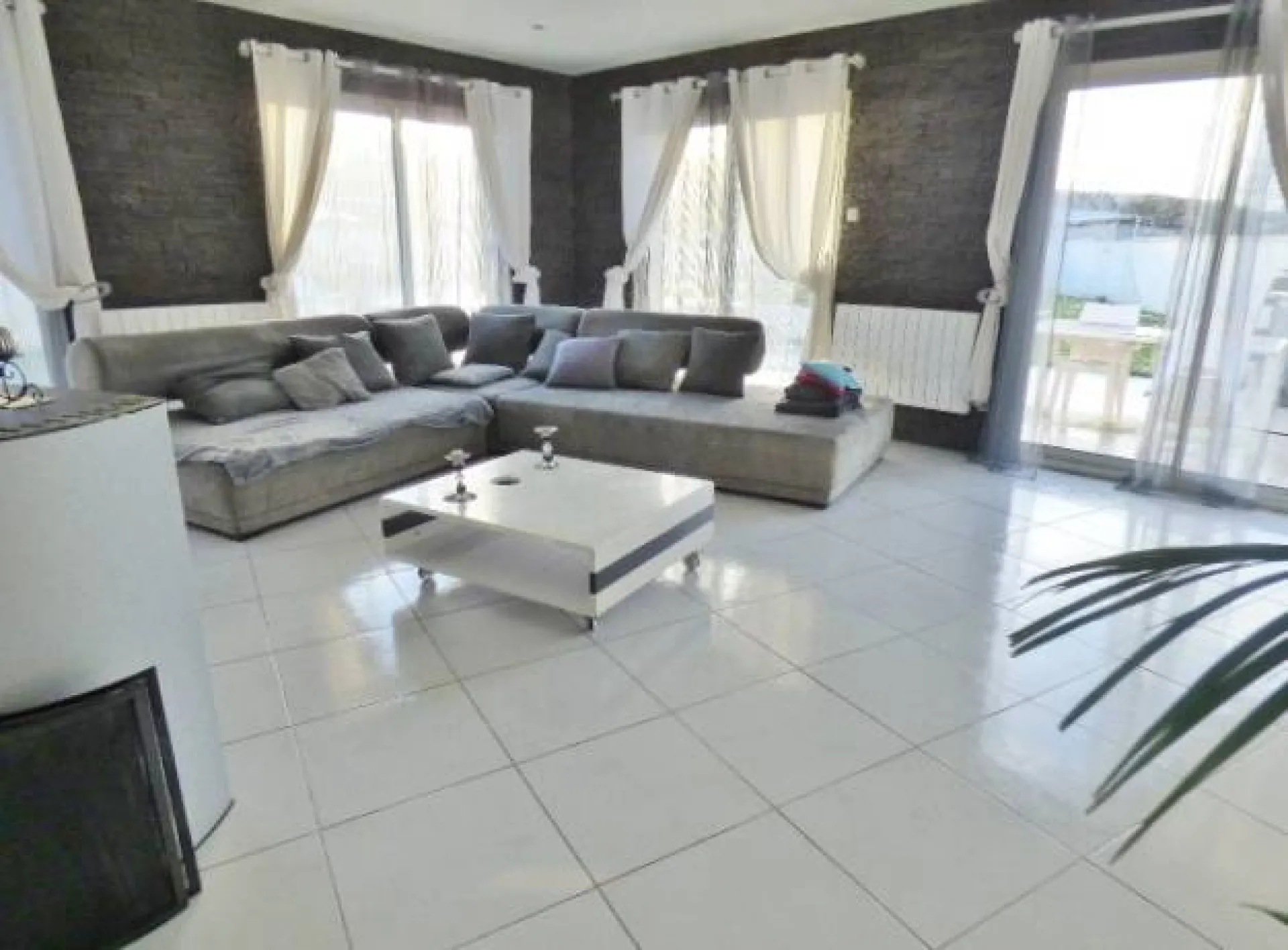 Cherche à acheter maison à étage récente avec terrasse et jardin proche des commerces de st pierre lès elbeuf 76320