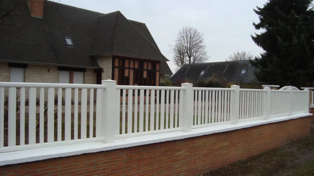 réalisation d'une clôture en aluminium sur muret dans la Seine Maritime 76