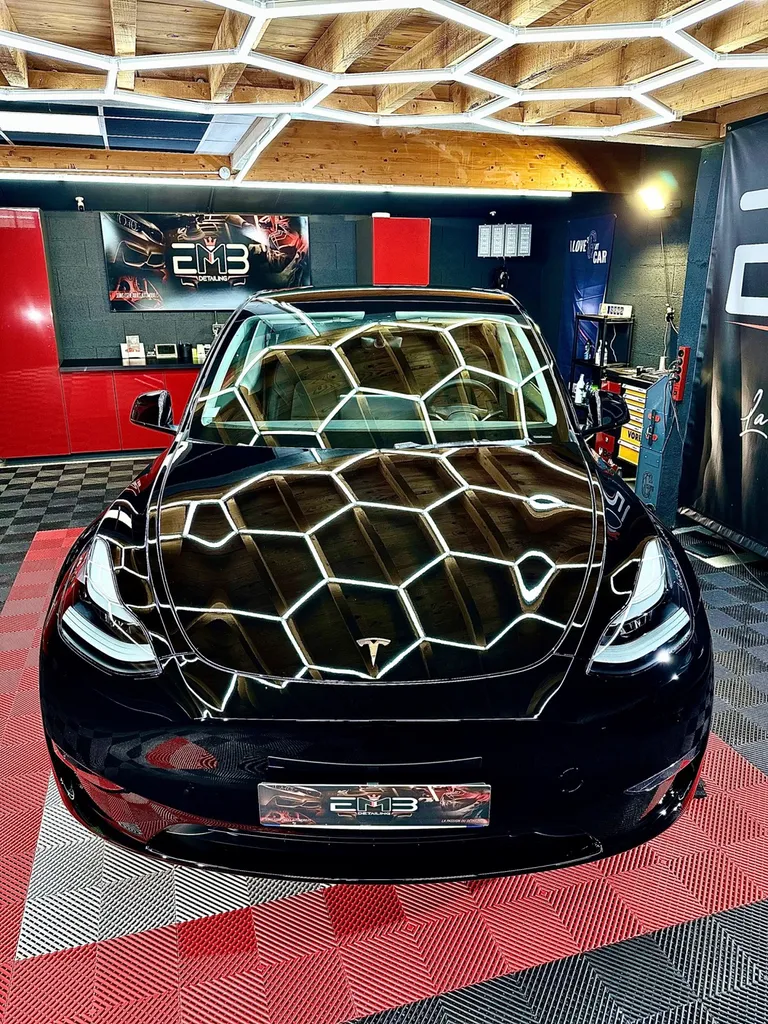 Protection carrosserie PPF Lyon plus traitement céramique carrosserie Tesla model Y Perf 