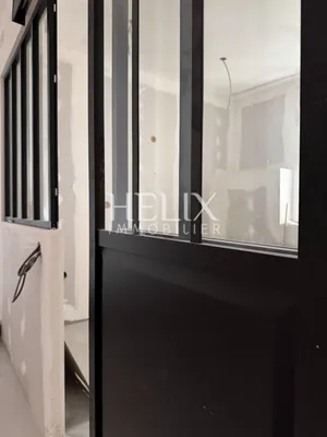 A vendre à Saint Germain en Laye, un appartement en duplex situé au 2ème 3ème et dernier étage d'un immeuble bien entretenu à Saint germain en Laye. 