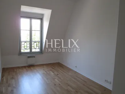 Quartier château un appartement de grand standing avec la vue sur le château de Saint Germain en Laye avec 2 chambres au pied du RER direction Paris La Défense