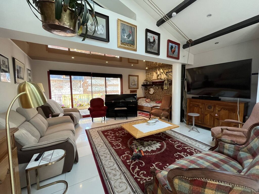 Ensemble immobilier, à vendre, avec ascenseur, situé en centre ville de Caudebec en Caux