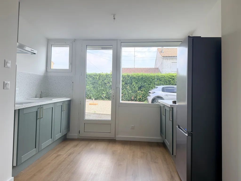 A louer Studio rénové 25 m²  + parking + clim – Saint-Médard-en-Jalles secteurs Gajac, Montaigne et du centre-ville de Saint-Médard-en-Jalles,proche Bordeaux