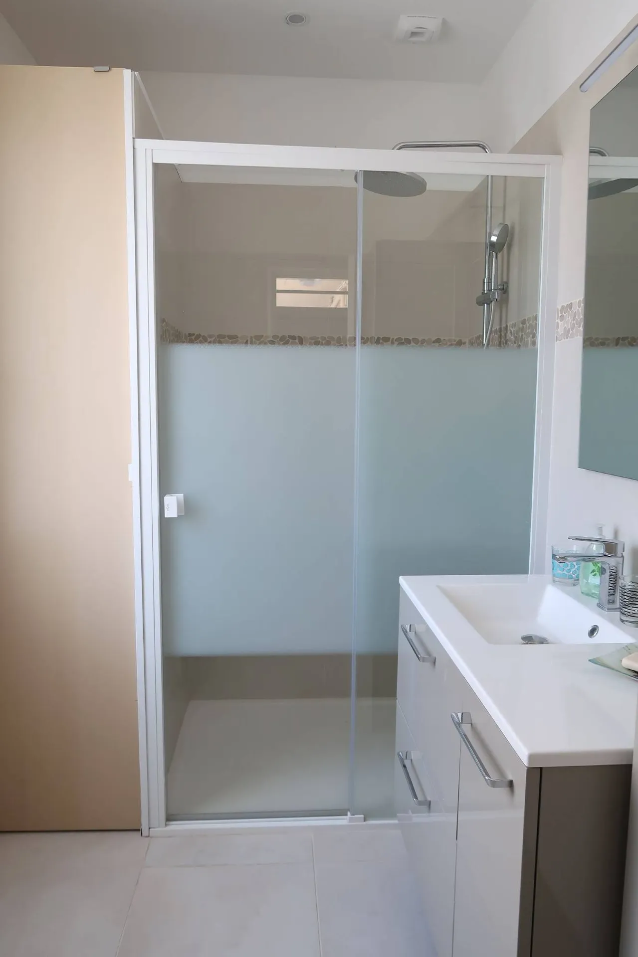 Appartement 2/3 Cassis en front de mer avec terrasse, cave et garage